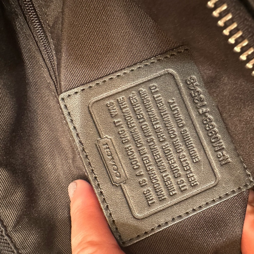 Coach Gray Leather Interior - Picture 4 of 7